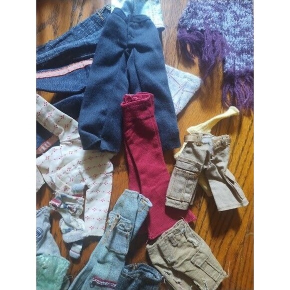 Vintage HUGE BRATZ LOT 30 Nude Dolls  Clothes Shoes - Picture 15 of 16